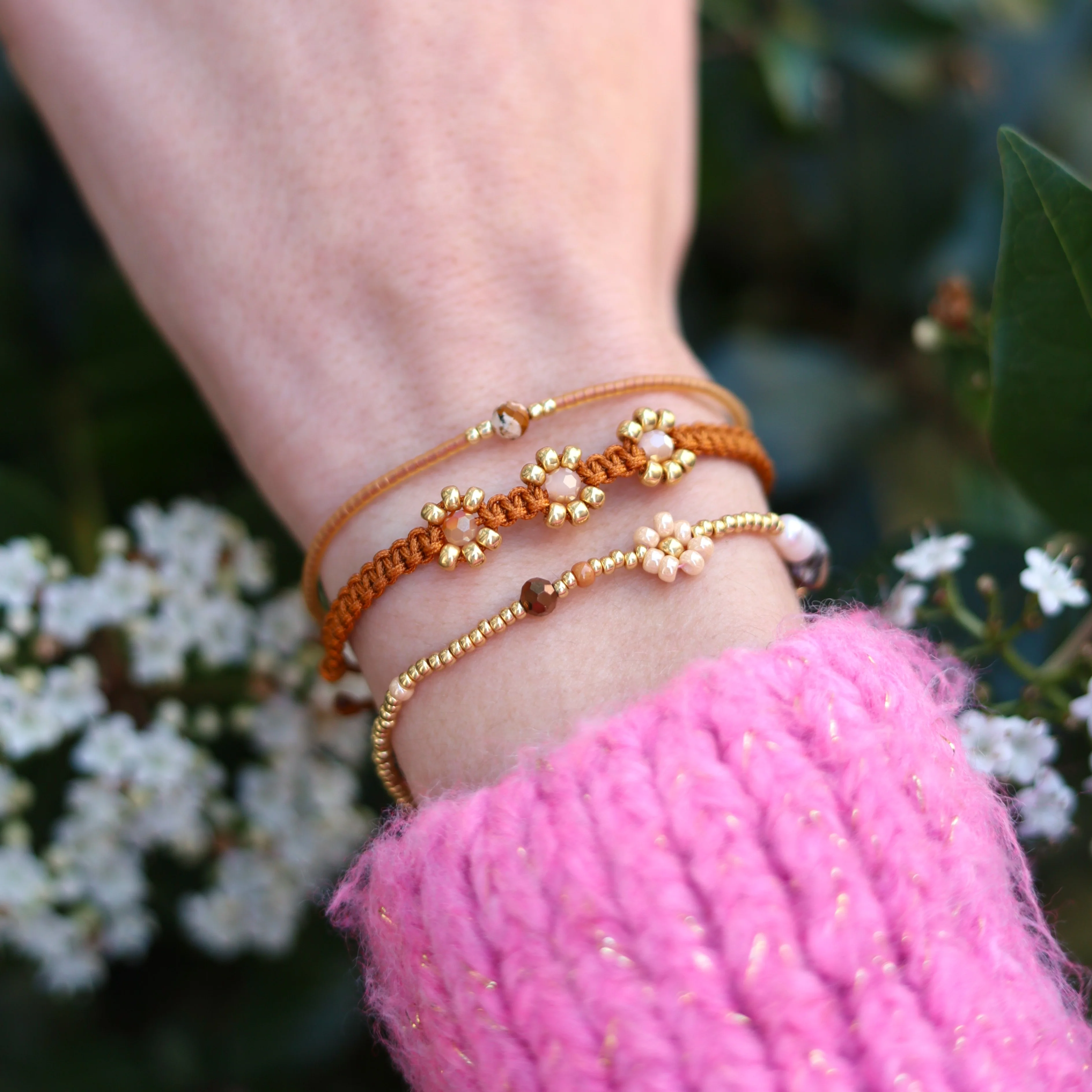 Geknoopte armband met bloemen - bruin - Image 2
