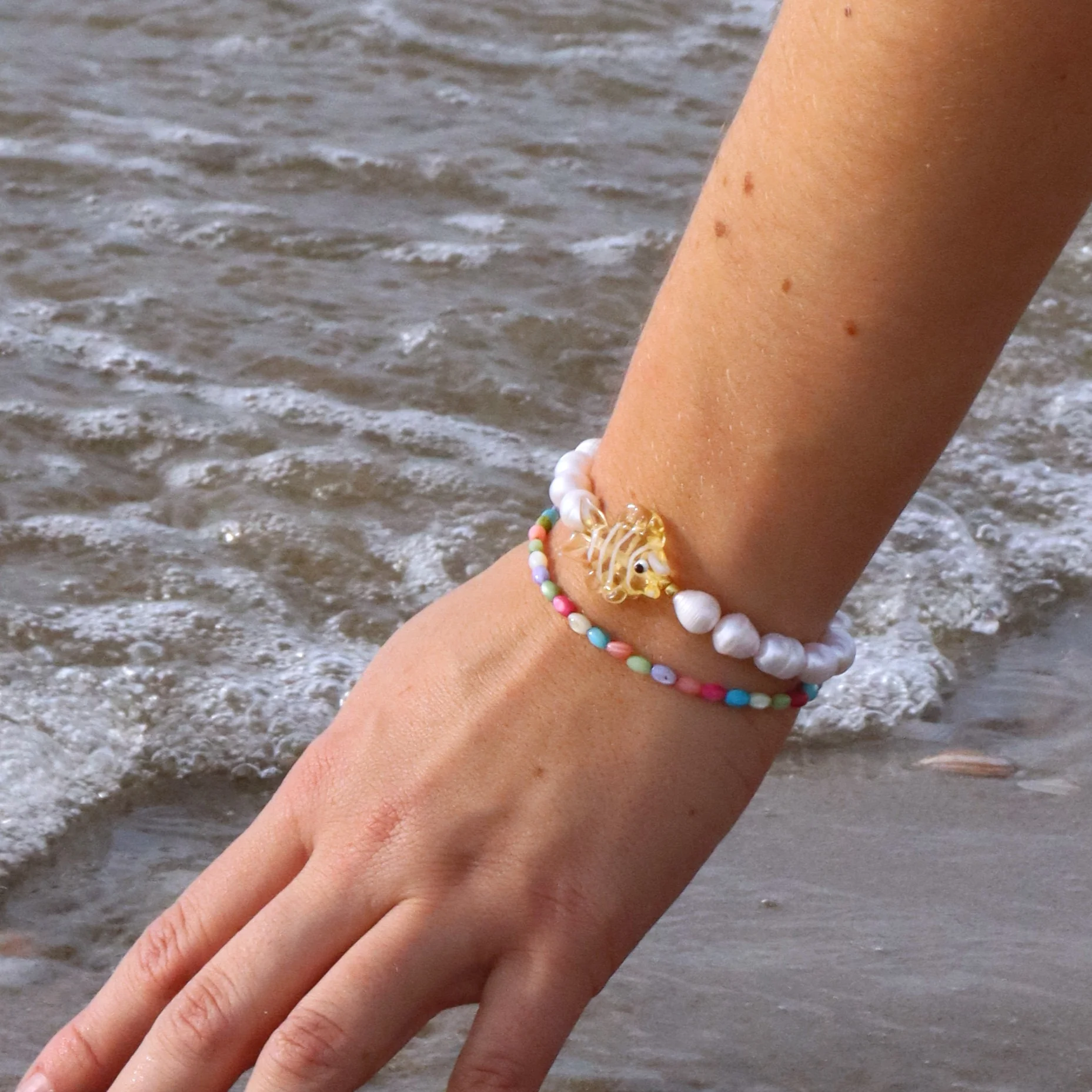 Parel armband met glazen vis - Image 3